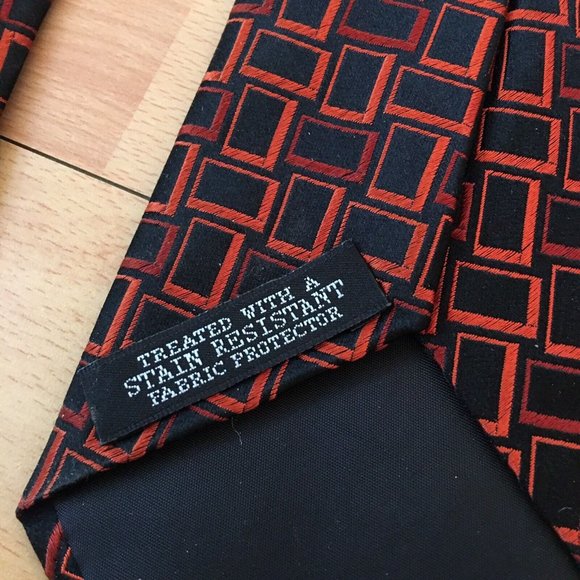 Geoffrey Beene 100% Silk Red Black Abstract Squares Men’s Tie Stain Resistant - Picture 5 of 6